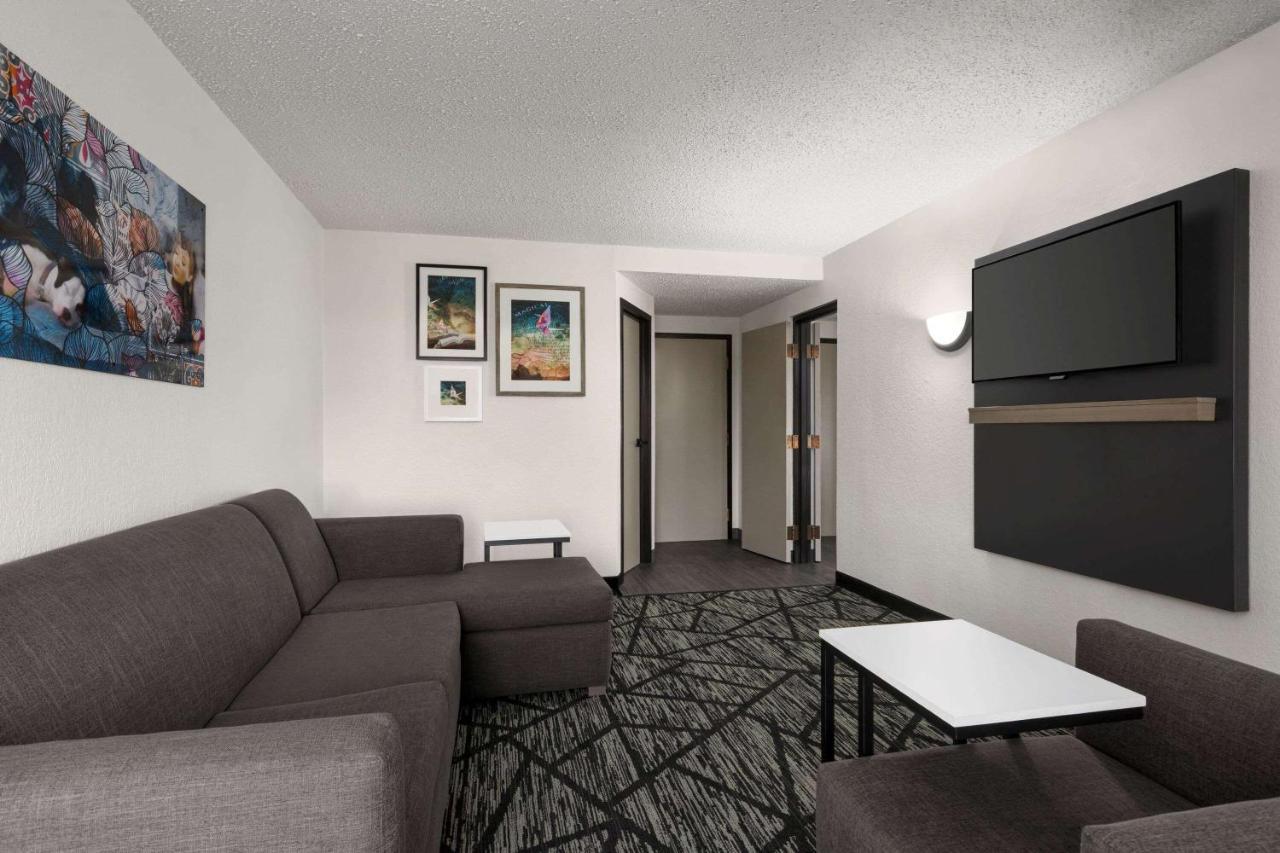 La Quinta By Wyndham Cleveland Airport West Hotel North Olmsted Eksteriør billede