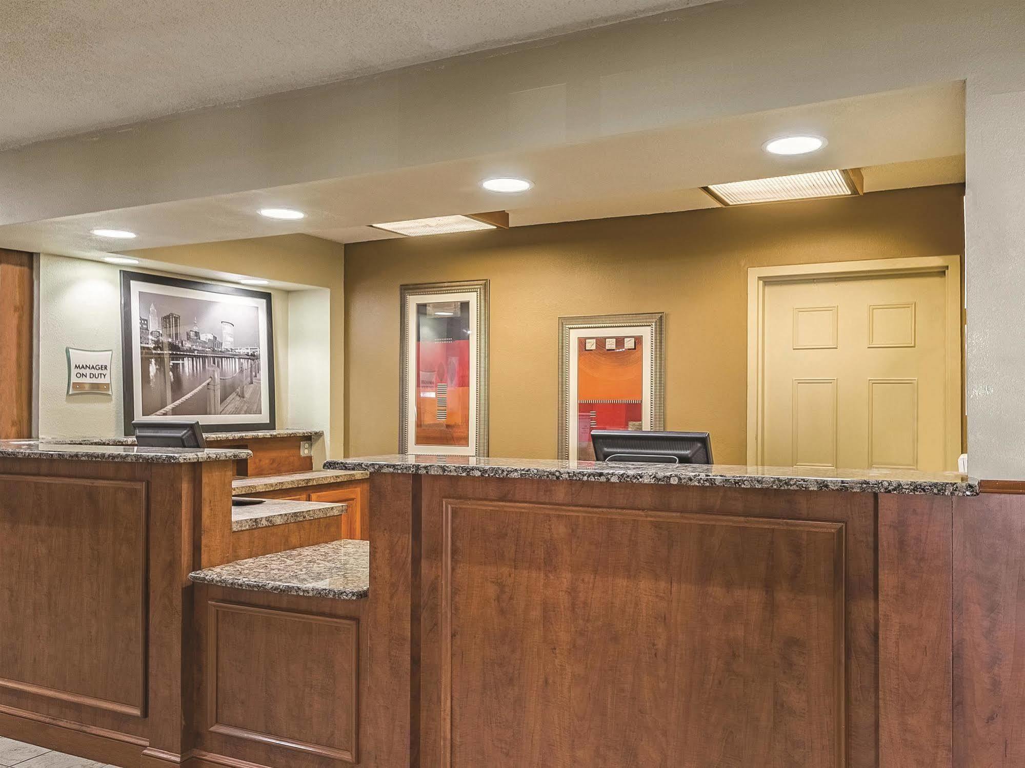 La Quinta By Wyndham Cleveland Airport West Hotel North Olmsted Eksteriør billede