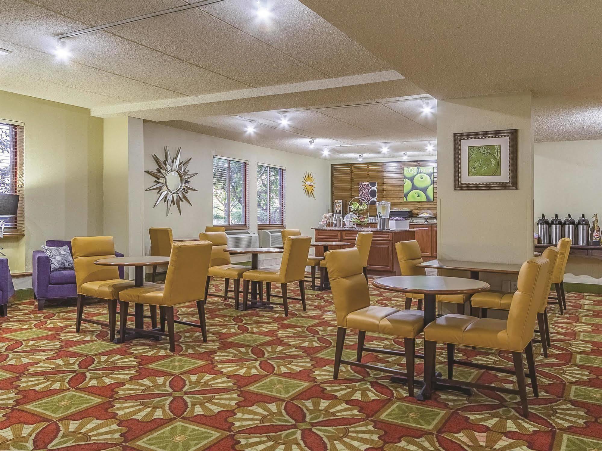 La Quinta By Wyndham Cleveland Airport West Hotel North Olmsted Eksteriør billede
