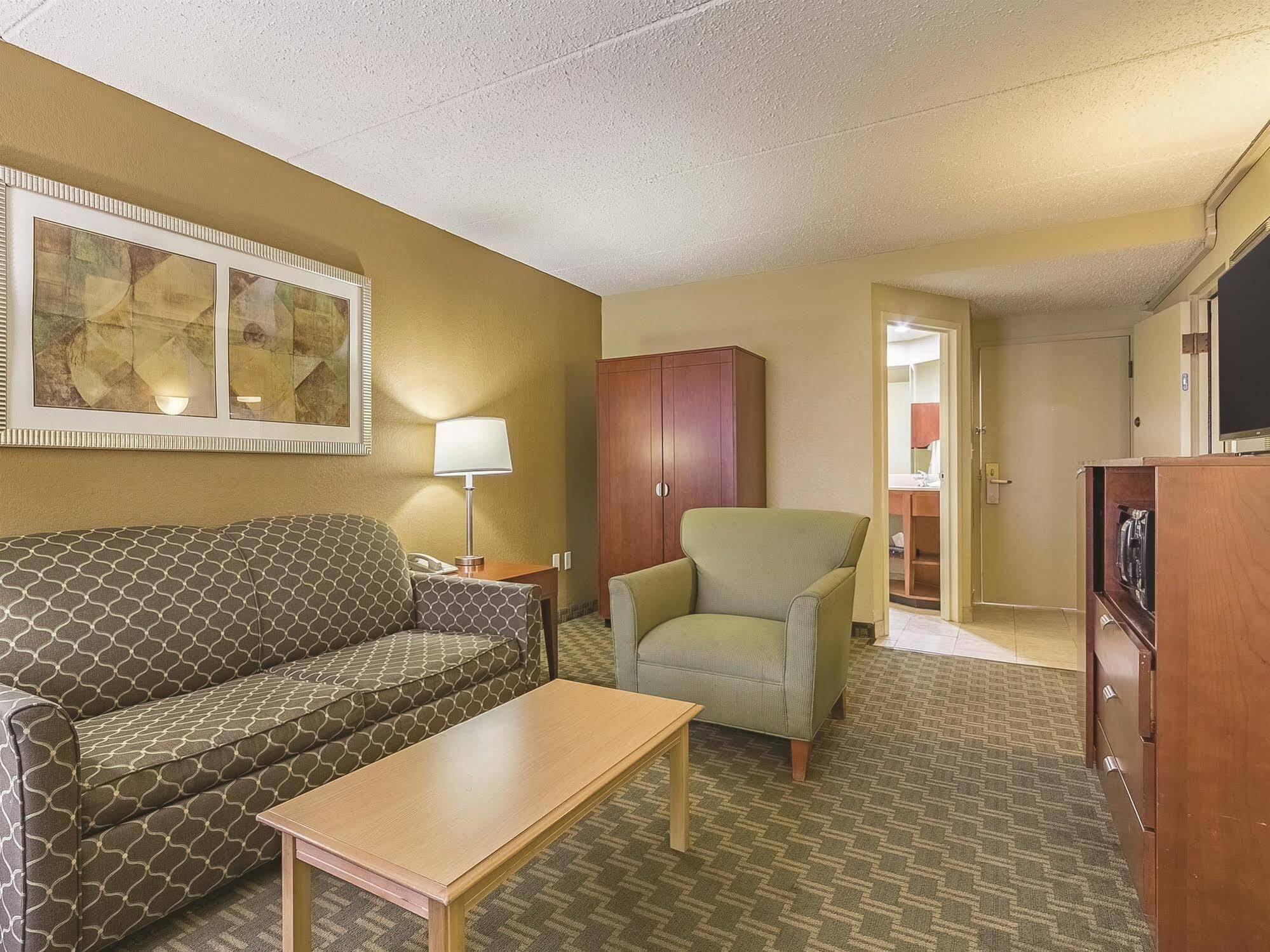 La Quinta By Wyndham Cleveland Airport West Hotel North Olmsted Eksteriør billede
